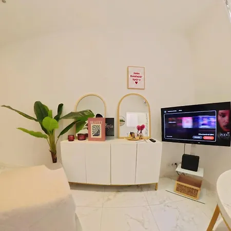 Beautiful Refurbished Air Conditioned Heart Of Nizza